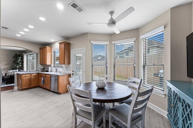 dining area with sink, a wealth of natural light, and ceiling fan