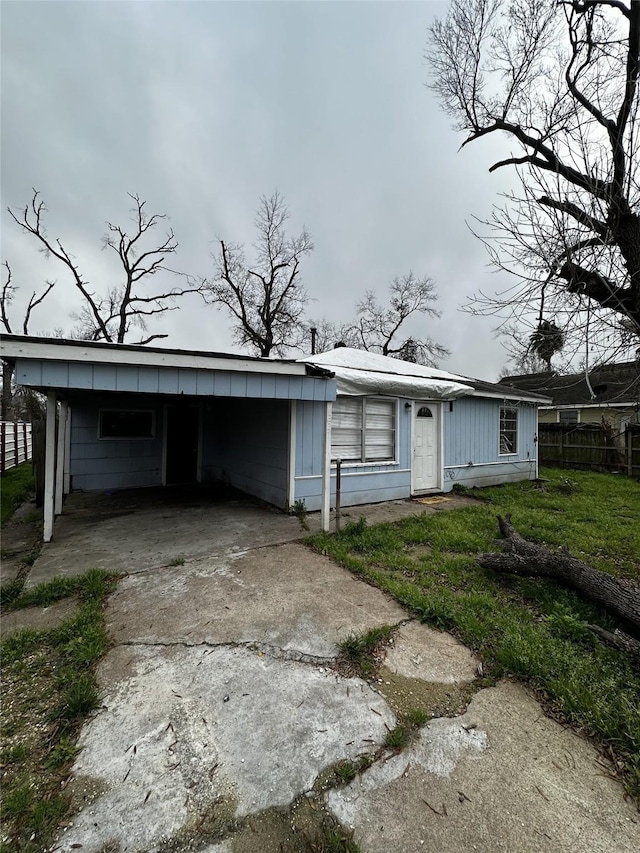 view of front of house with a carport