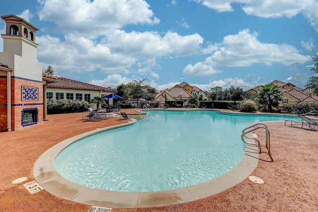 view of swimming pool featuring a patio area