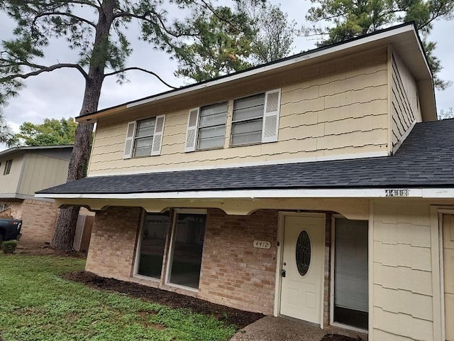 view of front of house with a front lawn