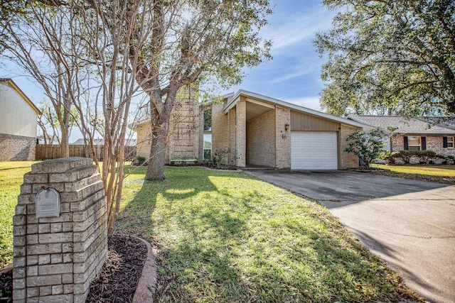 view of front facade with a garage and a front yard