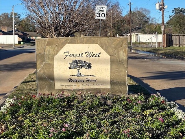 view of community / neighborhood sign