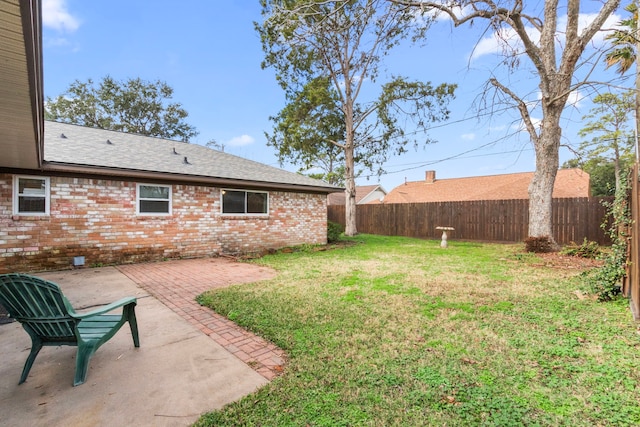 view of yard featuring a patio