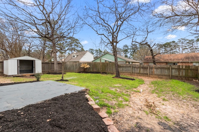 view of yard with a patio area, a fenced backyard, and an outdoor structure