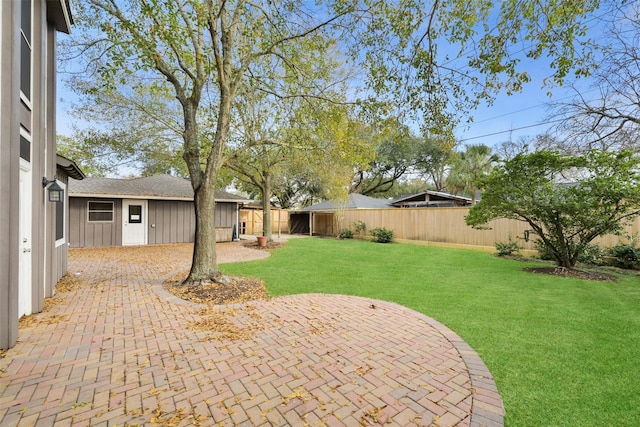 view of yard featuring a patio