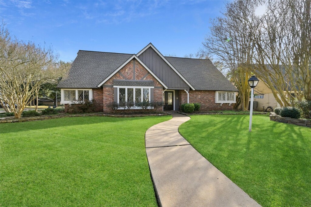 18346 Cape Bahamas Ln, Houston, TX 77058 - view of front of home featuring a front lawn