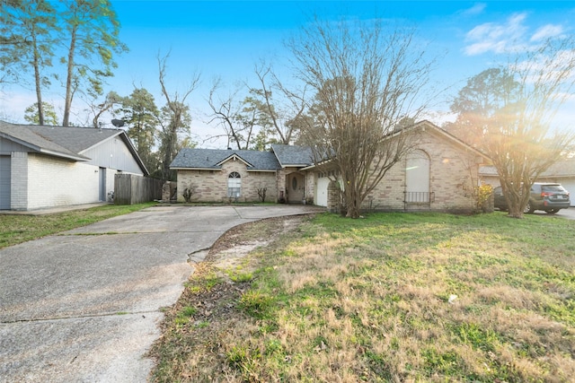 ranch-style home featuring a front yard