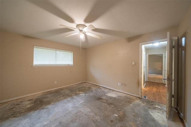 empty room featuring ceiling fan