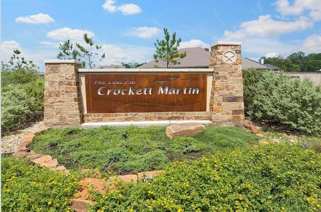 view of community / neighborhood sign