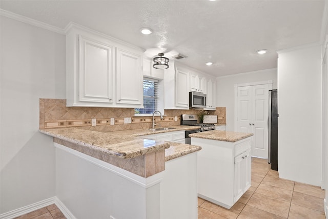 kitchen featuring white cabinetry, sink, a center island, kitchen peninsula, and stainless steel appliances