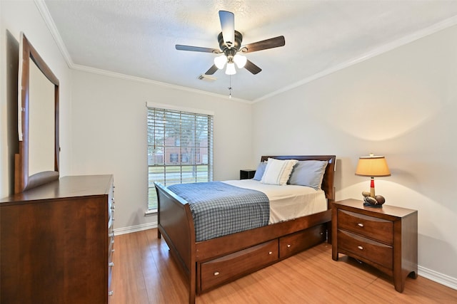 bedroom featuring ornamental molding, light hardwood / wood-style floors, and ceiling fan