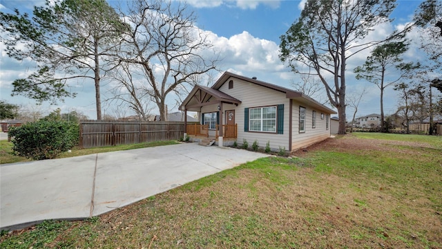 view of front of property with a patio area and a front yard