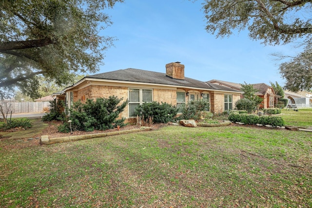 view of front facade with a front yard