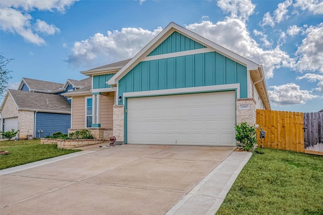 view of front facade with a garage and a front yard