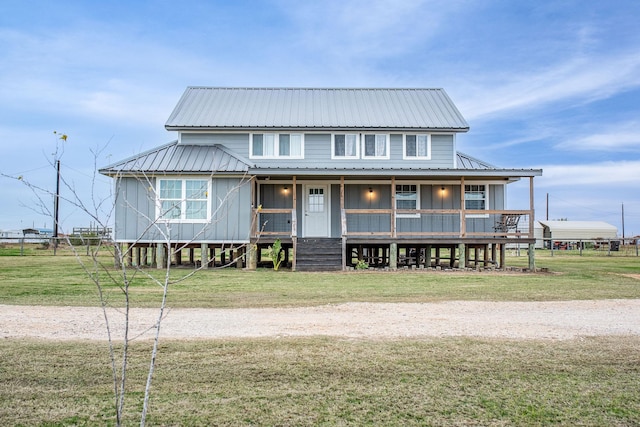 farmhouse-style home with a front yard