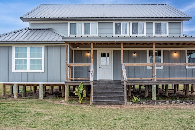 view of front of home featuring a front lawn