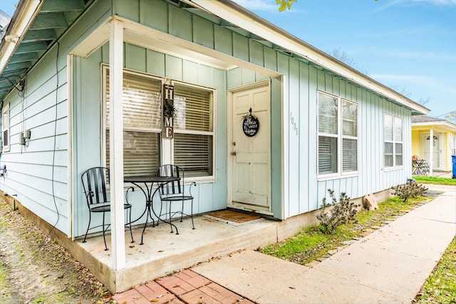 doorway to property featuring a porch