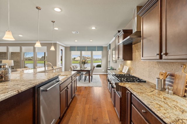 kitchen featuring crown molding, stainless steel appliances, decorative backsplash, and hardwood / wood-style floors