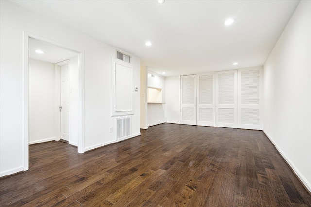 3131 Cummins St Unit 85, Houston, TX 77027 - unfurnished living room featuring dark wood-style floors, recessed lighting, and baseboards