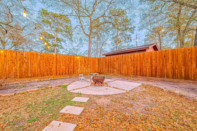 view of yard featuring a patio