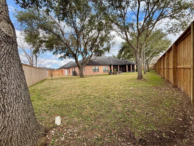 view of yard featuring a fenced backyard