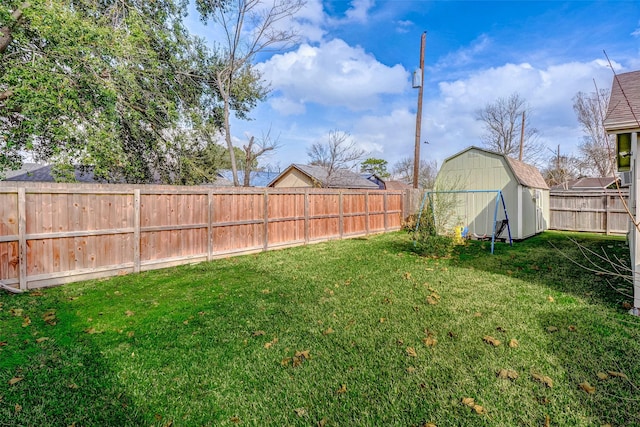 view of yard with a storage shed