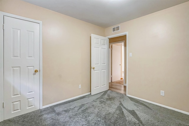 unfurnished bedroom featuring carpet floors