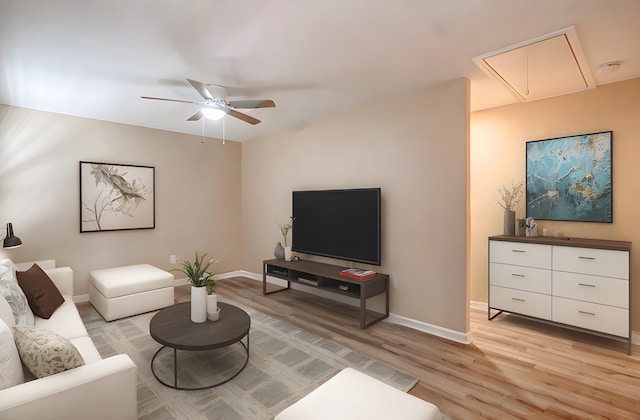 living room featuring light hardwood / wood-style flooring and ceiling fan