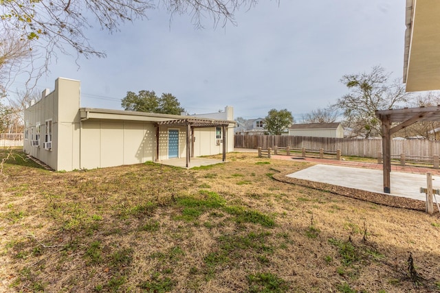 view of yard featuring a pergola and a patio area