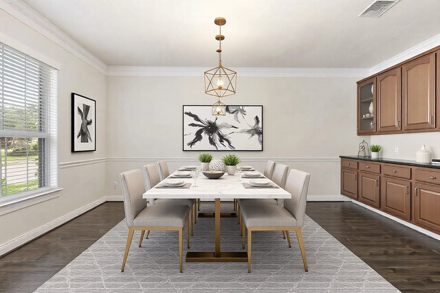 dining room featuring crown molding, dark hardwood / wood-style floors, and a chandelier