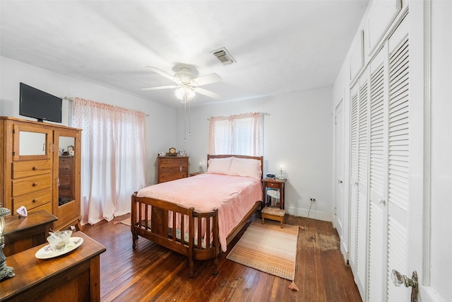 2506 Brazeal St, Waller, TX 77484 - bedroom featuring a ceiling fan, a closet, baseboards, dark wood-style flooring, and visible vents