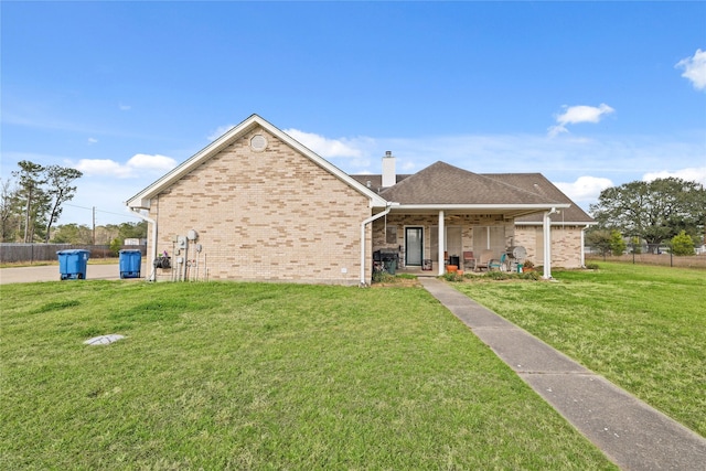 view of front of property with a front lawn