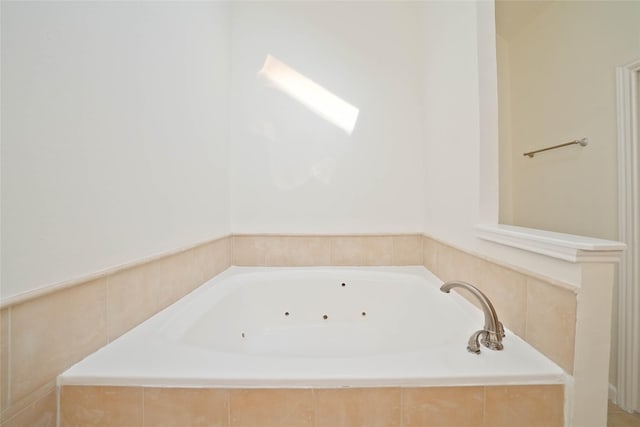 bathroom featuring tiled tub