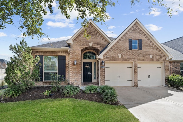 view of front facade featuring a garage and a front lawn