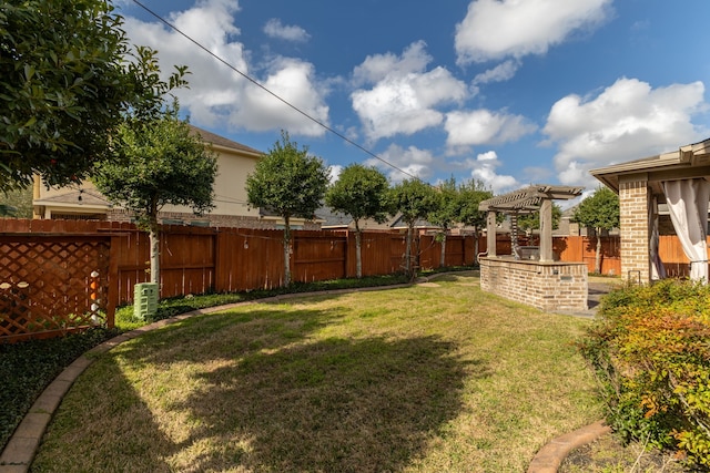 view of yard featuring a pergola