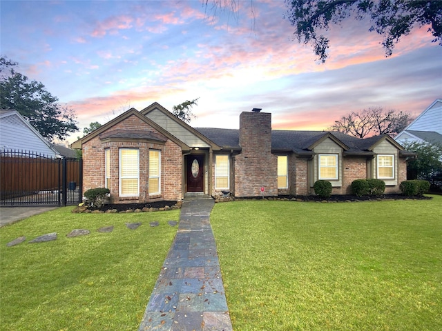 view of front facade with a lawn