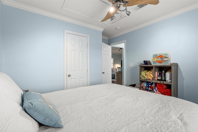 bedroom featuring crown molding and ceiling fan