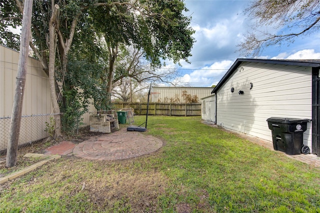 view of yard featuring a patio