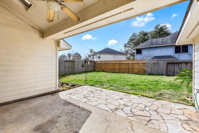 view of yard featuring a fenced backyard, a ceiling fan, and a patio