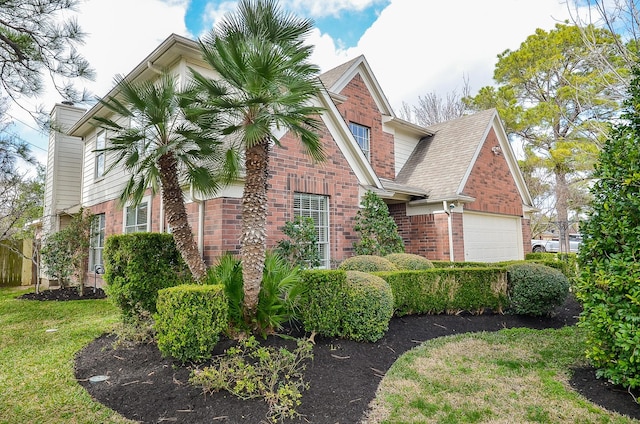 view of front of home featuring a front lawn