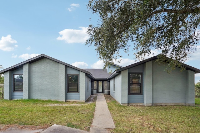 view of front of house with a front lawn