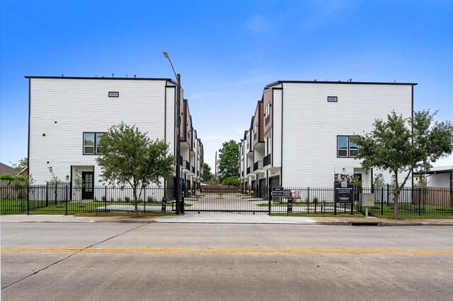 4013 Griggs Rd Unit L, Houston, TX 77021 - view of street with street lights