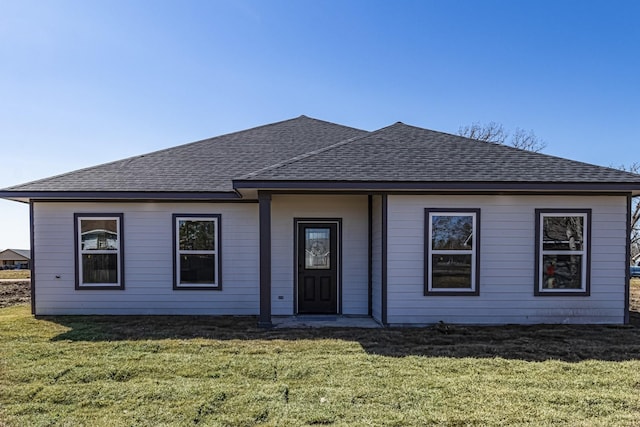 view of front facade with a front yard