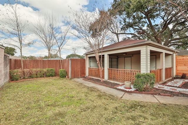 view of front of home with a front lawn