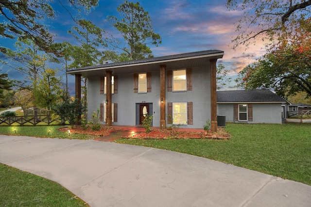 view of front of home featuring a porch and a lawn