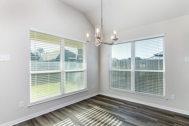 empty room featuring lofted ceiling, a chandelier, dark wood-style floors, and baseboards