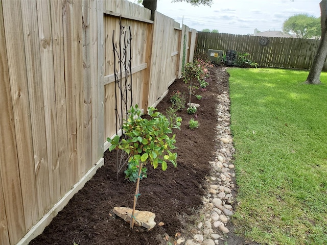 view of yard featuring a fenced backyard