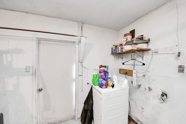 laundry area with washer / clothes dryer