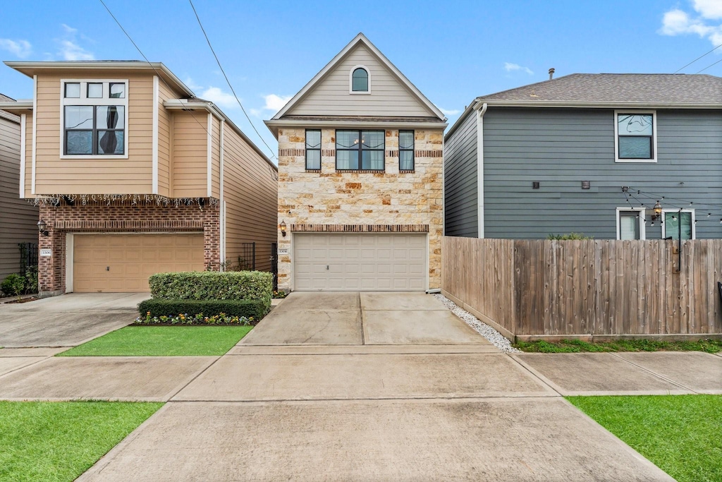 view of front facade featuring a garage