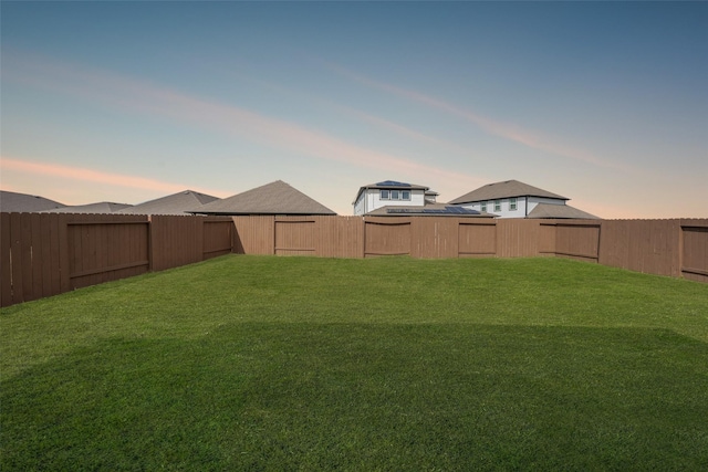 view of yard at dusk